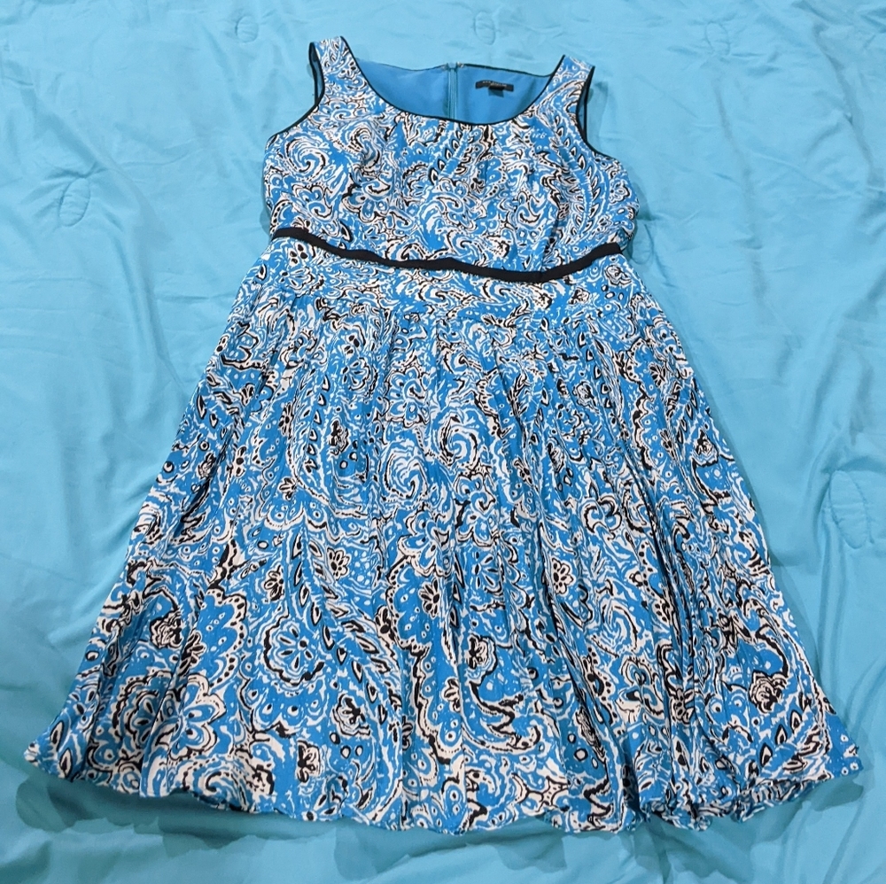 Ann Taylor dress 0P blue pleated dress fit and flare floral print